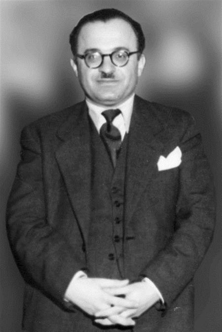 الأديب أكرم زعيتر 