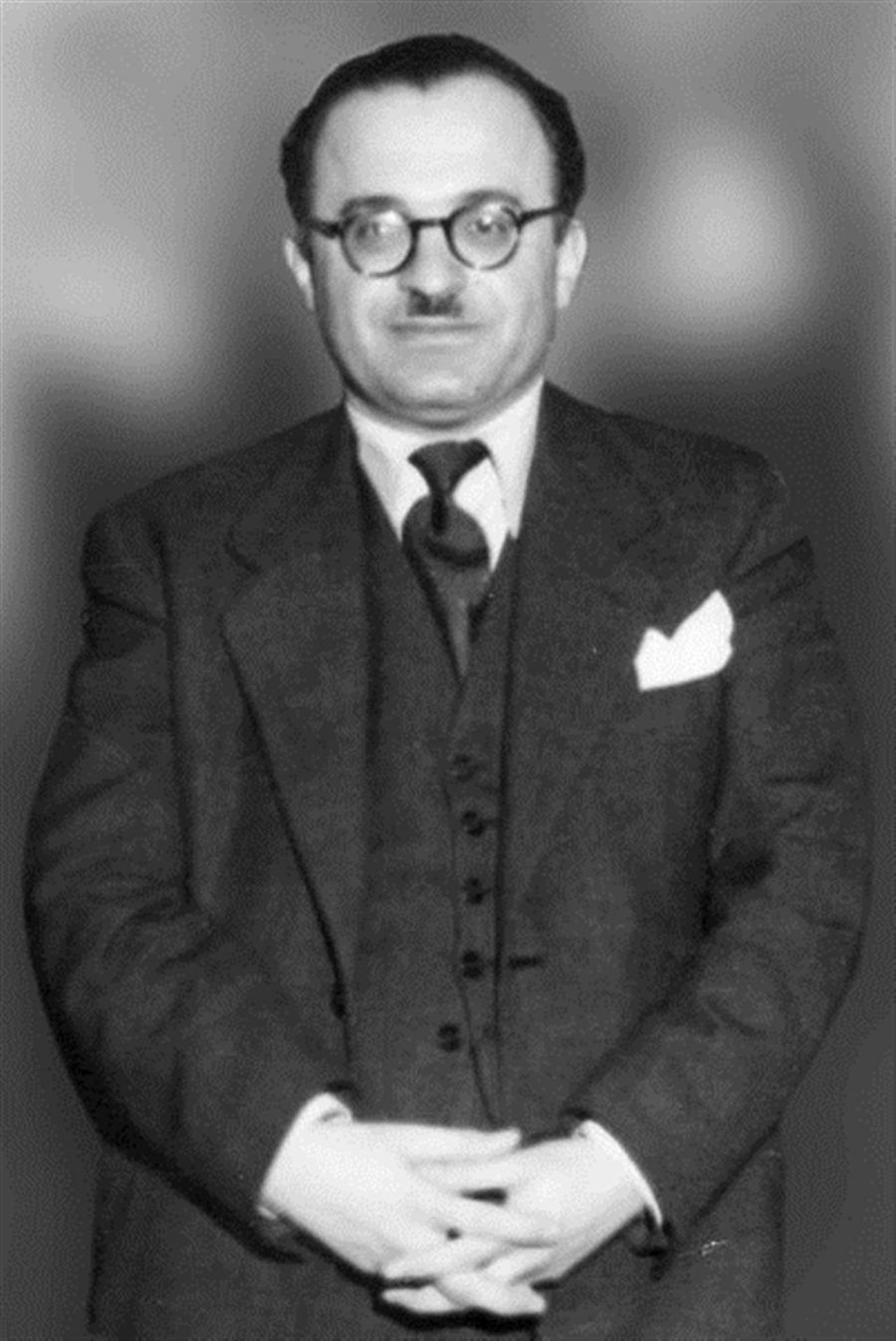الأديب أكرم زعيتر 