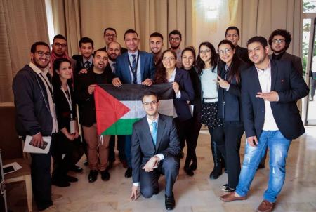 فريق فلسطين يفوز بالمركزين الأول والثالث في مساري اللغتين العربية والانجليزية طالبة من الجامعة العربية الامريكية تشارك في منافسات برنامج المناظرات المقام ضمن المنتدى الإقليمي للشباب بتونس