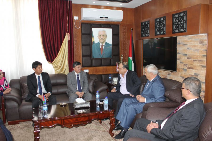 المحافظ رمضان يشيد بدور كوريا الجنوبية في تقديم الدعم للشعب الفلسطيني و للمحافظة