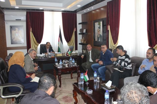 المؤسسات العاملة في شؤون الأسرى تطلع المحافظ رمضان على أسبوع يوم الأسير الفلسطيني