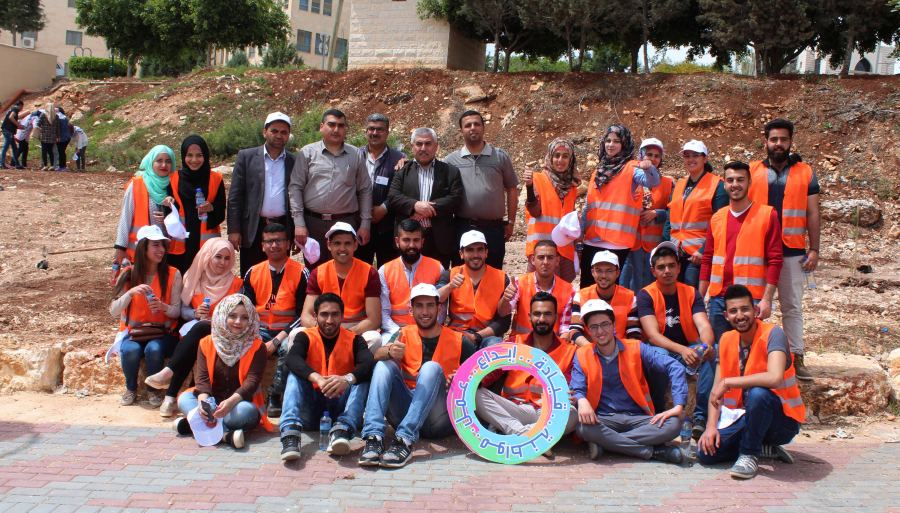 بالتعاون مع وزارة الزراعة وسلطة جودة البيئة الجامعة العربية الامريكية تحيي اليوم الوطني للبيئة الفلسطينية بزارعه الأشجار في ساحاتها