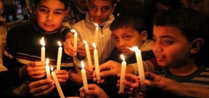 إضاءة الشموع في بيت لحم تضامنا مع الأسرى المضربين