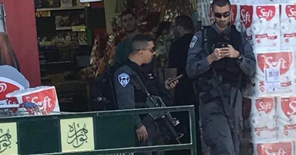 القدس: قوات الاحتلال تقتحم محلاً تجارياً