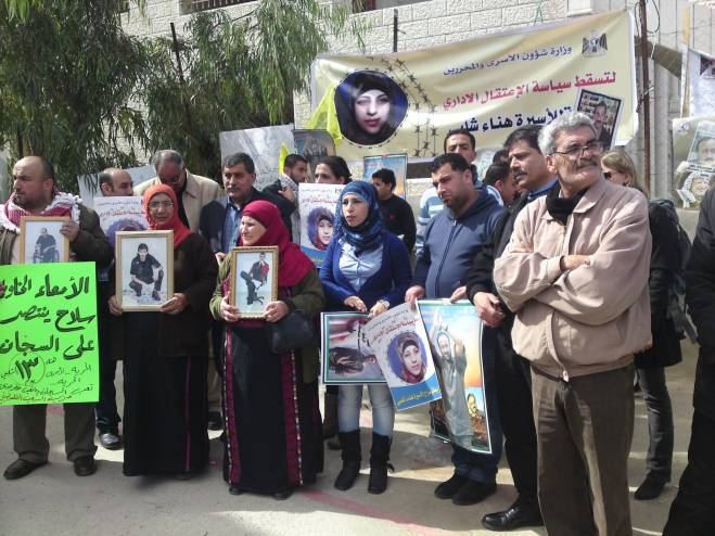 وقفة تضامنية مع اسرى الحرية في خيمة الاعتصام بالخليل