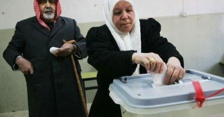 الفصائل تتراجع عن تعهداتها تجاه تمثيل المرأة في القوائم