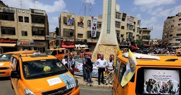 رام الله: مسيرة مركبات عمومية تضامنًا مع الأسرى