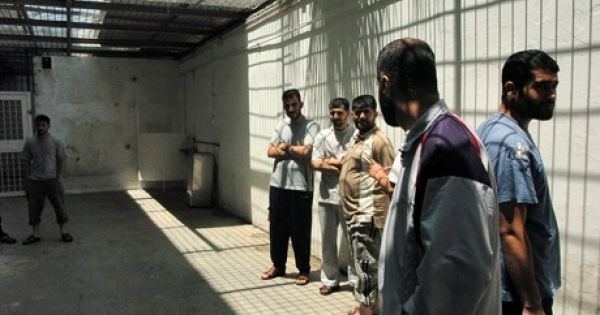 اصابات في صفوف الأسرى المضربين باقتحام سجن عسقلان