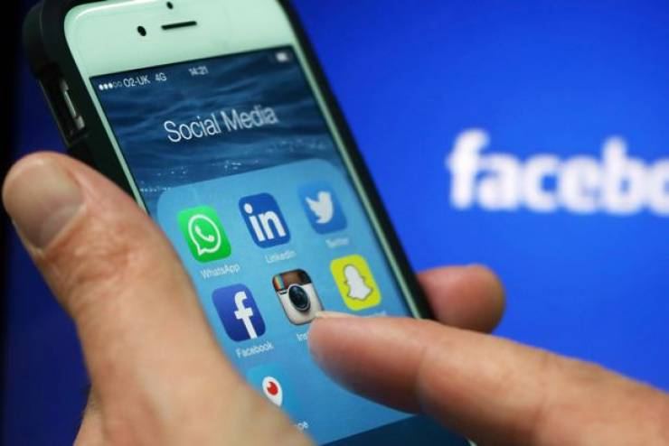 لمعرفة من 'يتلصص' على حسابك عبر فيس بوك..اتبع هذه الطريقة