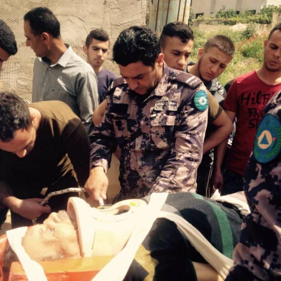 إصابة عامل بعد سقوطه في بئر قيد الإنشاء في بلدة برقين