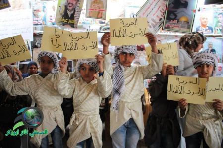 مسيرات للمركبات ومهرجانا خطابية داخل خيمة التضامن مع الأسرى‏