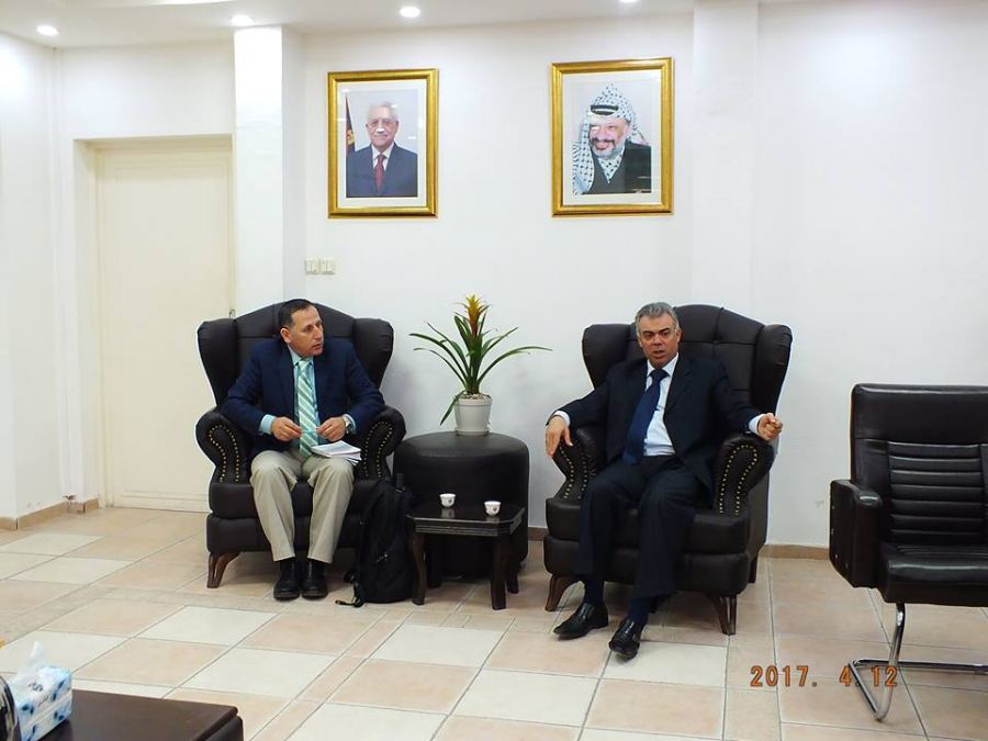 بلدية جنين تبحث مع البنك الدولي تطوير دائرة المياه