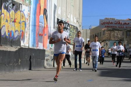 انطلاق ماراثون " نعشق الأرض وننشد الحرية " في ذكرى يوم الأرض الخالد