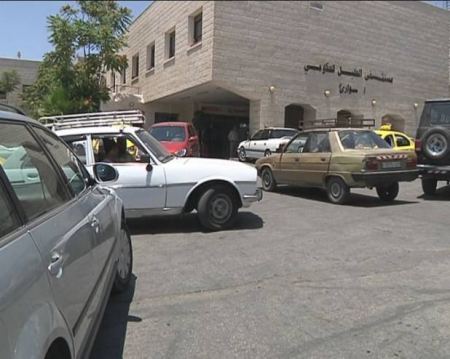  أطلقت قوات الاحتلال قنبلة صوت تجاه قسم الطوارئ بمستشفى الخليل الحكومي، خلال مواجهات مع الشبان في المنطقة
