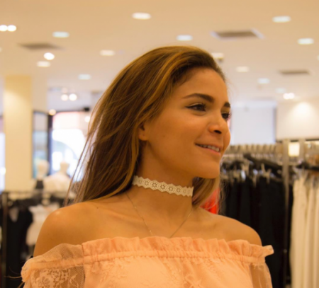 ابنة فنانه مصرية تثير ضجة بسبب اطلالاتها الجريئه ... شاهد 