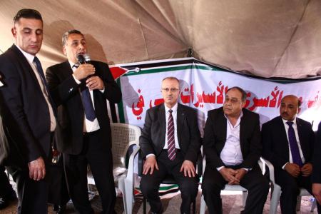 جنين: رئيس الوزراء يتضامن مع الاسرى