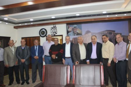 محافظ محافظة جنين اللواء ابراهيم رمضان يستقبل مدير مجلس ادارة مدارس شركة الجنان الدولية