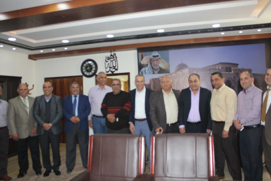 محافظ محافظة جنين اللواء ابراهيم رمضان يستقبل مدير مجلس ادارة مدارس شركة الجنان الدولية