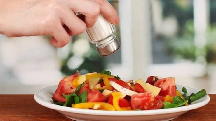 بعكس المتوقع.. هذا ما تفعله الأطعمة المالحة بجسمك