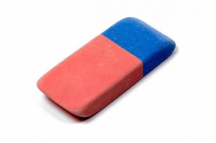 خُدعنا لسنين.. لم يكن طرف الممحاة الأزرق مخصص لمسح كتابات القلم الحبر