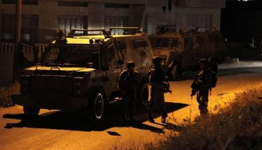 جنود الاحتلال ينهبون مبالغ مالية من عائلة في جنين