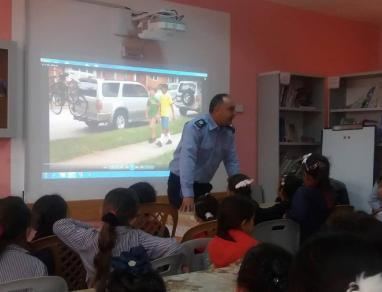 الشرطة تنظم محاضرتين توعية حول السلامة المرورية ومخاطر الاجسام المشبوهة في جنين