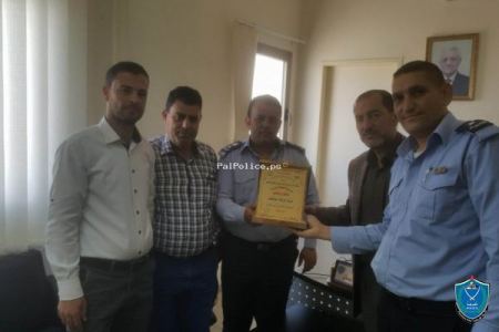 إدارة مدرسة ذكور سيريس الثانوية تكرم الشرطة في جنين