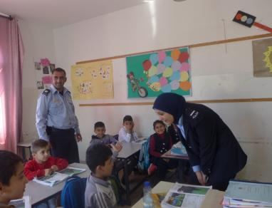الشرطة تزور مدرسة جمعية جنين الخيرية