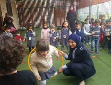  الشرطة تلتقي مجموعة من أطفال روضة الجيل الجديد في جنين