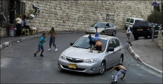 مستوطن يدهس طفلين شرق قلقيلية ويفر من المكان