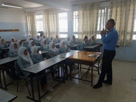 الشرطة تطلق مشروع التوعية حول الجرائم الالكترونية بمخيم عقبة جبر في أريحا