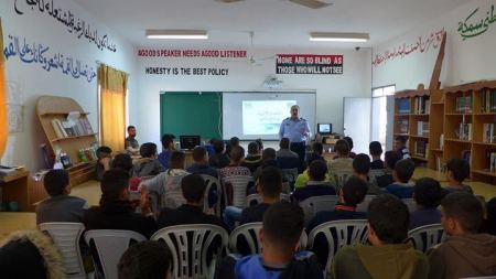 الشرطة تنظم سلسلة محاضرات شرطية عن سلبيات الانترنت والاتصال بالمجهول في قلقيلية