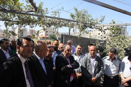  محافظ جنين يندد بجريمة الاحتلال بتفجير منزل الأسير احمد القمبع