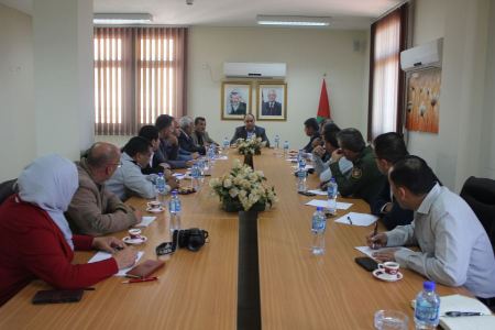 المحافظ رمضان يرأس اجتماعاً خاصاً لبحث ترتيب وتنظيم اسواق المدينة وازالة المخالفات و حماية المستهلك