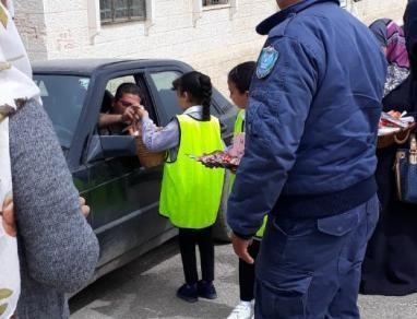 الشرطة تنظم نشاط مروري مع طالبات مدرسة بنات الطيبة الاساسية في جنين