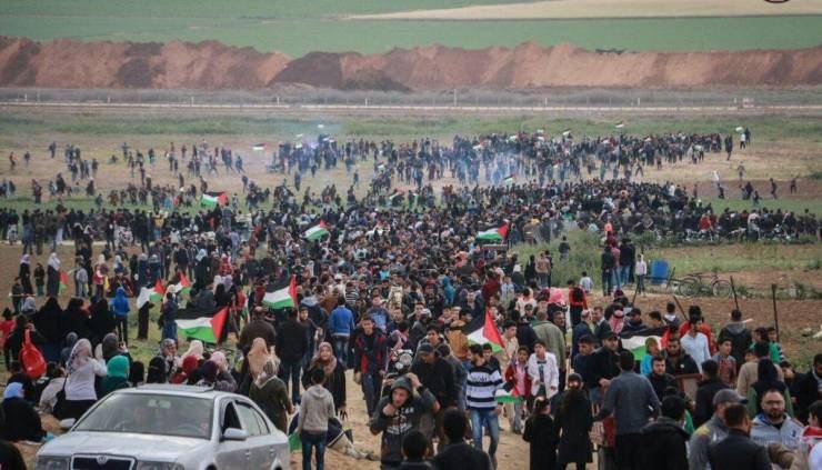 مسيرة العودة .. جمعة رفع العلم الفلسطيني