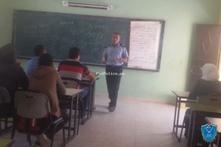 الشرطة تنظم محاضرة حول سلبيات الانترنت في مدرسة الرامة الاساسية المختلطة في جنين