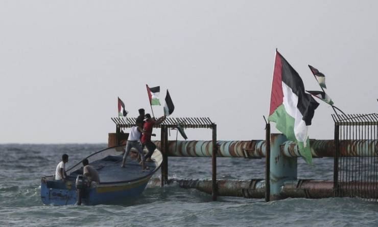 البحرية المصرية تصيب فلسطينيا وتعتقل 4 اخرين