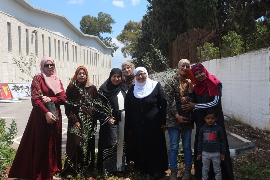 جنين تستذكر الأسير كريم يونس بأشجار السماء