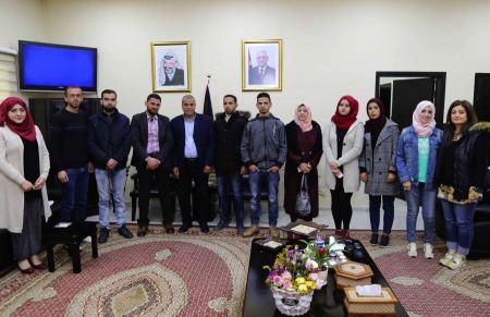قلقيلية : اجتماع لمناقشة قانونية عدادات الدفع المسبق لمواقف السيارات