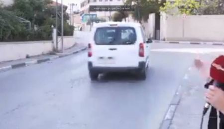  القبض على سائق مركبة عرض حياة صحفية للخطر