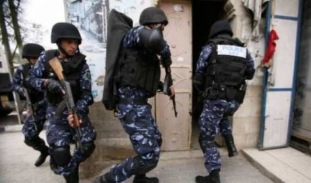  القبض على شخصين لقيامهم بدهس احد المتطوعين بشكل متعمد على حاجز بالخليل