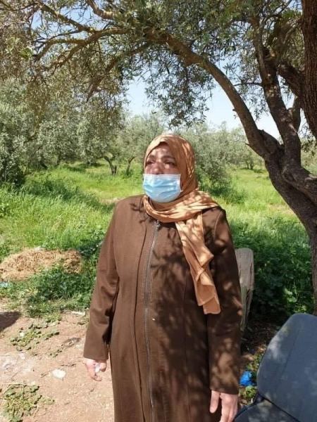  الإحتلال يفرج عن والدة الشهىيد نعالوة عبر حاجز سالم غرب جنين