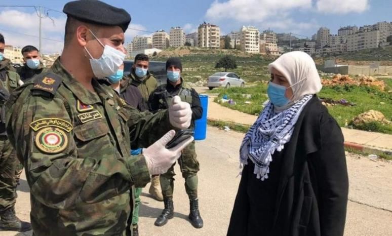  محافظ رام الله والبيرة: السماح بإعادة فتح المخابز ومحلات البقالة في بيتونيا مع إبقاء حواجز الأمن على المداخل