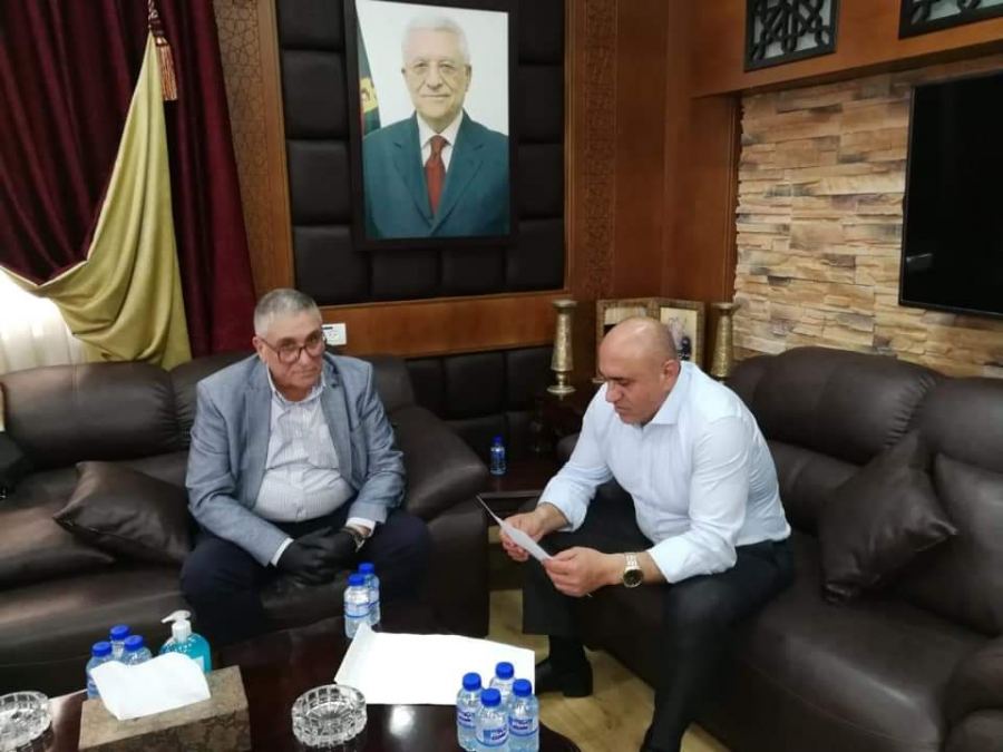 محافظ جنين يشيد بمؤسسة منيب وآنجلا المصري لتقديمها طرود غذائية