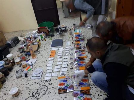  “الأمن الوقائي” في طولكرم يضبط مختبرا غير قانوني لصناعة المعسل