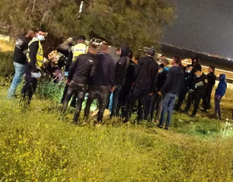 مصرع شقيقين بحادث إنقلاب مركبة داخل أراضي ال48