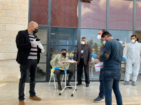 وقائي جنين يتعامل مع العديد من العمال العائدين من الداخل الفلسطيني ويقدم لهم تسهيلات