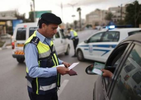  الشرطة تغلق 50 محلا و تضبط 20 مركبة لمخالفتها إجراءات الطوارئ في الخليل