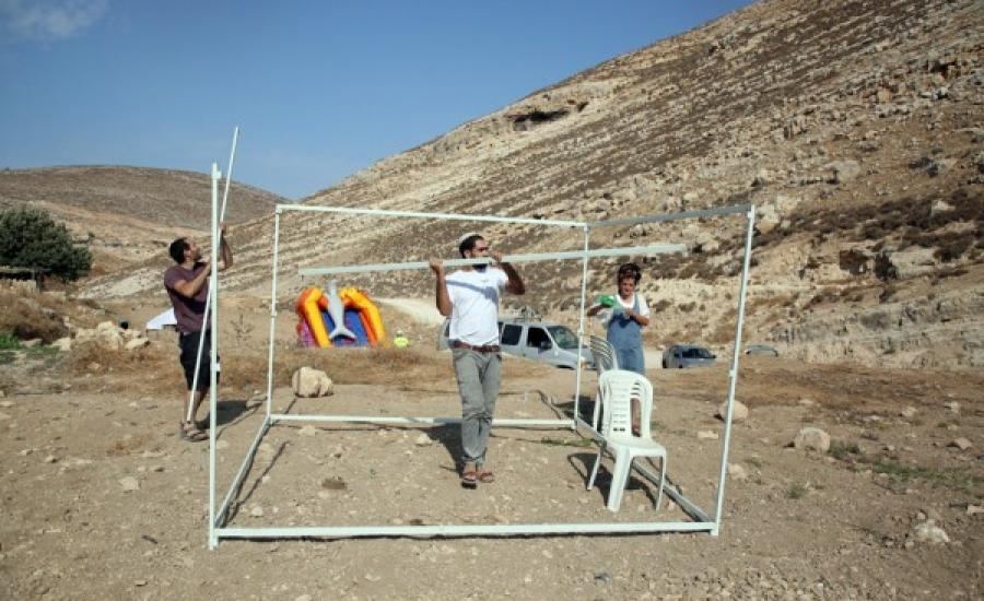 مستوطنون يجرفون أراض ويسعون طريقا زراعية لأغراض استيطانية غرب بيت لحم